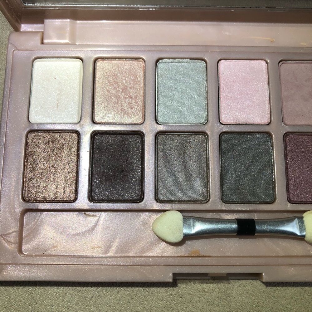 The Blushed Nudes Pallet - Picture 6 of 8